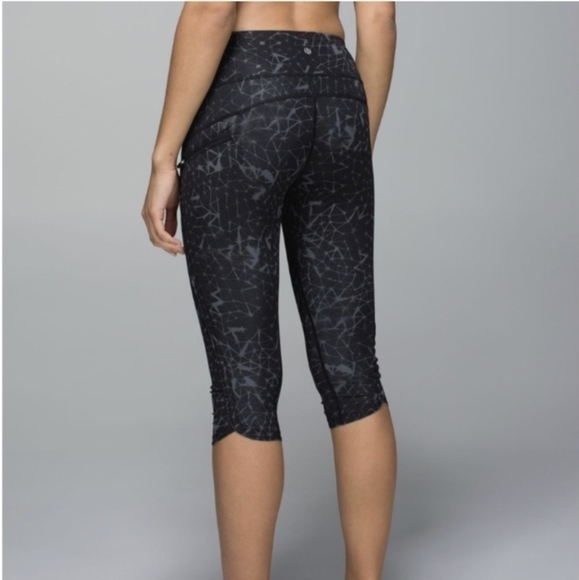 Lululemon Cropped Leggings Star Crushed Coal Black Luxtreme Workout - Picture 1 of 5